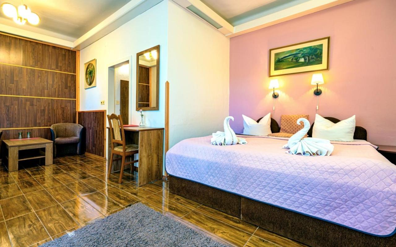 Hotel Dzban 卡尔洛瓦斯图丹卡 外观 照片