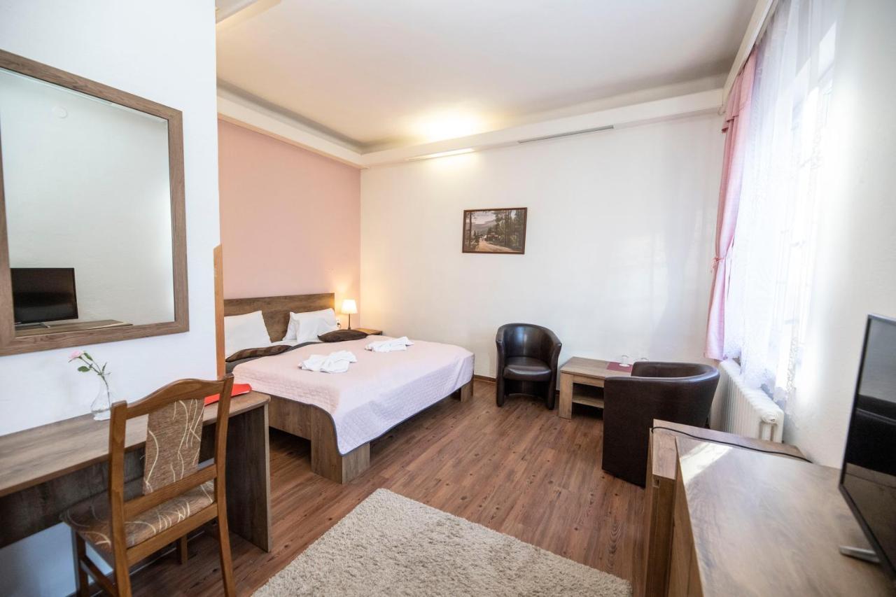 Hotel Dzban 卡尔洛瓦斯图丹卡 外观 照片