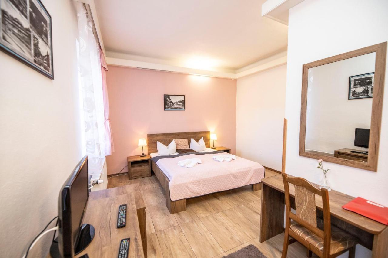 Hotel Dzban 卡尔洛瓦斯图丹卡 外观 照片