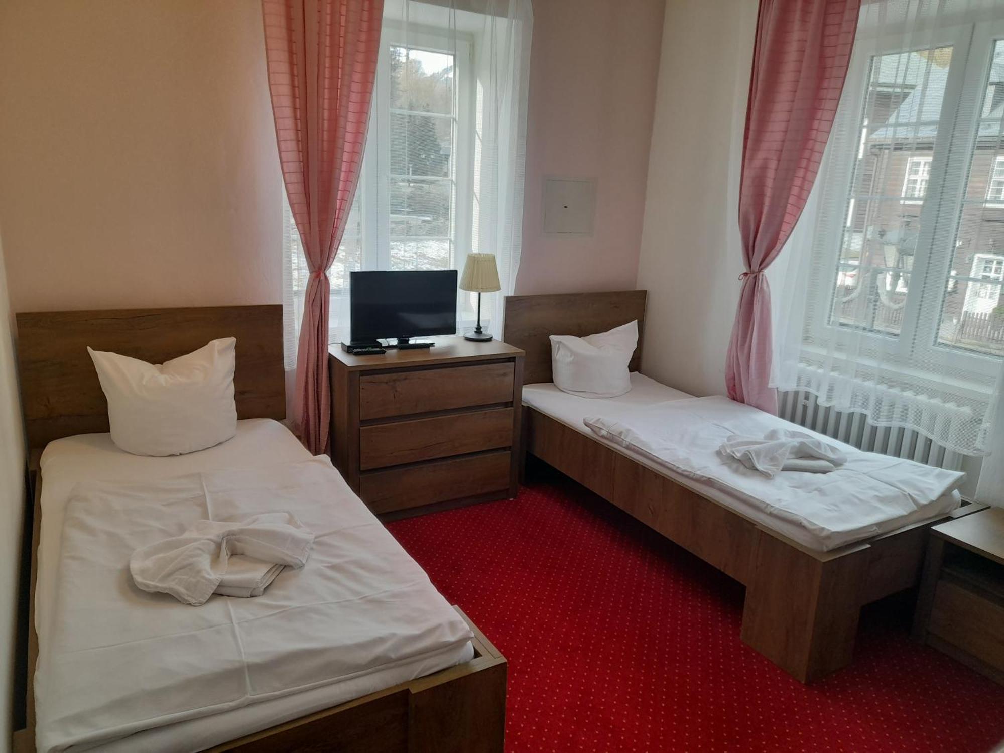 Hotel Dzban 卡尔洛瓦斯图丹卡 外观 照片